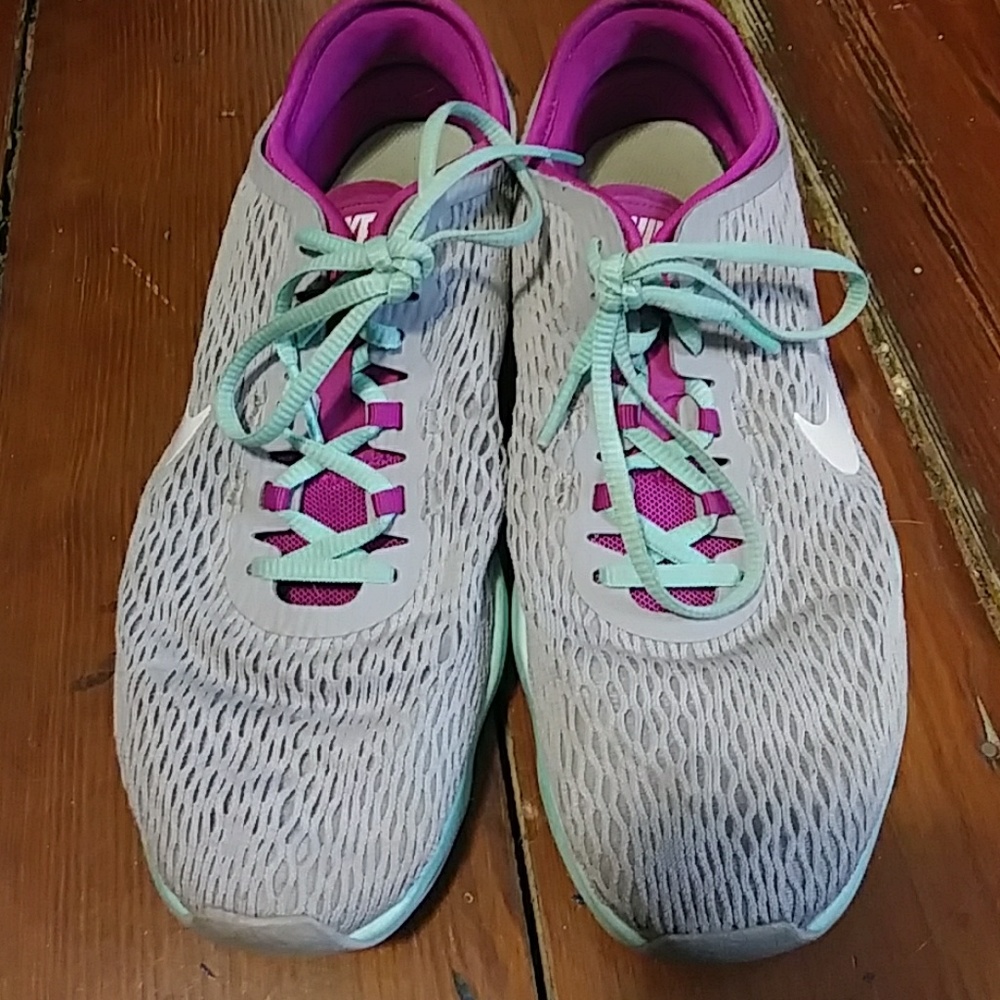 Nike tennis shoes